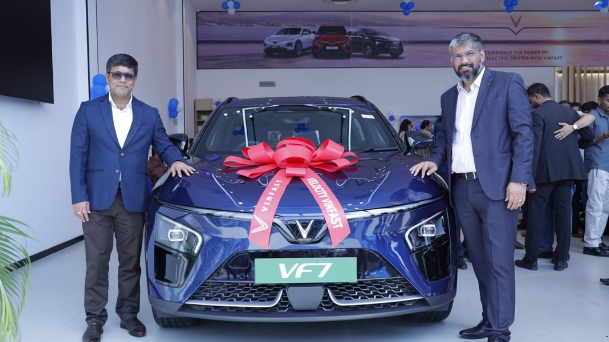 <div>Velocity Fintrust Opens India’s Largest VinFast Showroom in Noida, Unveils VF 6 & VF 7 on World EV Day</div>