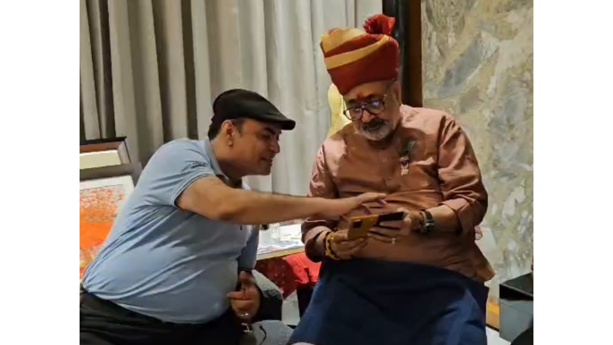Alliance Embroidery Machine’s Subhash Dawar meets Textiles Minister Giriraj Singh